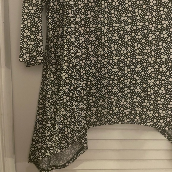 COCOMO WOMAN Black and White
Polka Dot 3/4 Sleeves Top XL
Like New - Picture 3 of 6